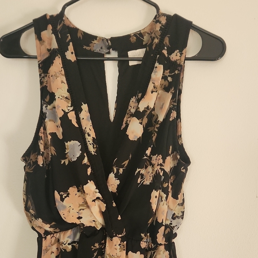 Beautiful Dress- Black Floral - Picture 3 of 4